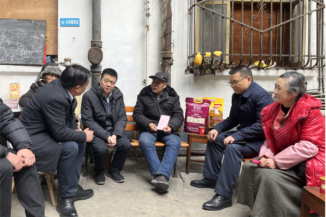 省AG百家家乐集团领导班子成员走访慰问生活困难党员、老党员、老干部